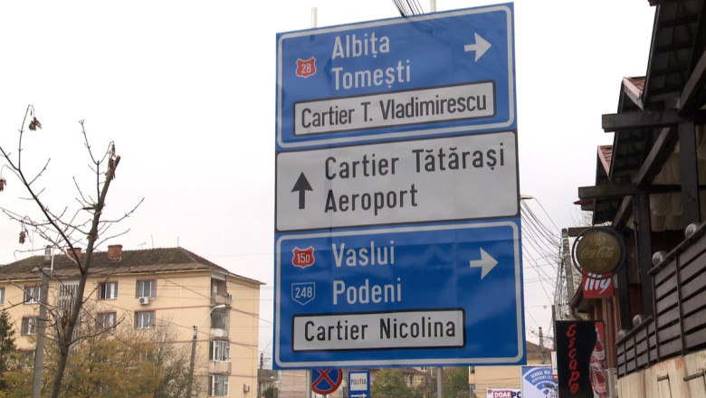 Panouri rutiere capcana in Iasi. Indica drumuri inexistente Imagine