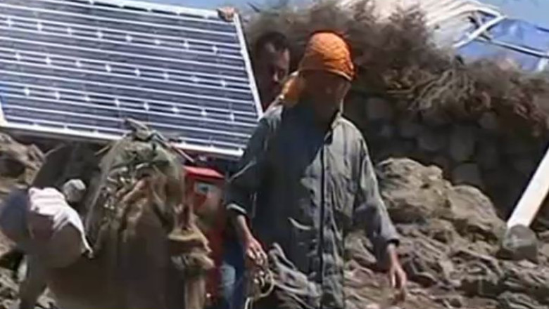Panouri solare carate de magari, solutia ciobanilor turci de a avea energie electrica Imagine