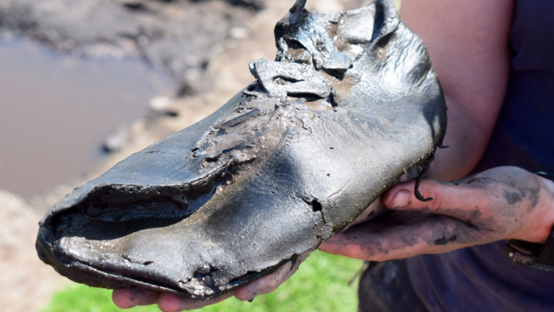 Pantofi cu marimea 49, care dateaza din epoca romana, descoperiti de arheologi englezi. „Incercam sa aflam cine ar fi putut trai aici” Imagine