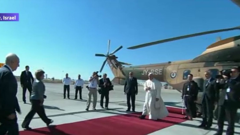 Papa Francisc a ajuns la Tel Aviv. Presedintele Shimon Peres si premierul Benjamin Netanyahu l-au intampinat pe aeroport Imagine