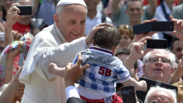 Papa Francisc a donat saracilor din Argentina 100.000 de dolari Imagine
