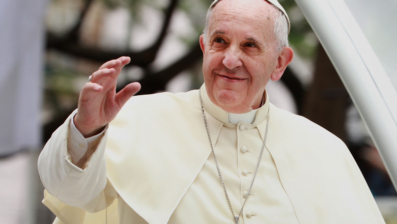 Papa Francisc a implinit 86 de ani. De ziua sa, Suveranul Pontif a premiat oameni care au grija de semenii lor Imagine