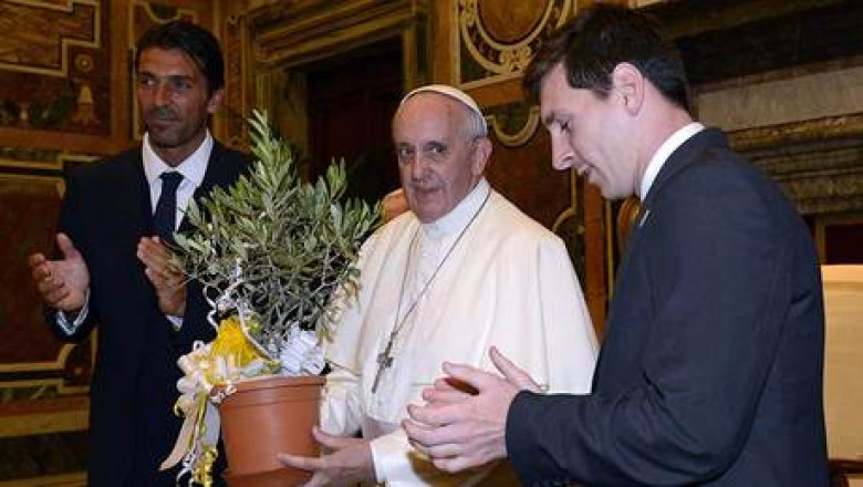 Papa Francisc a primit in audienta echipele nationale de fotbal ale Italiei si Argentinei Imagine