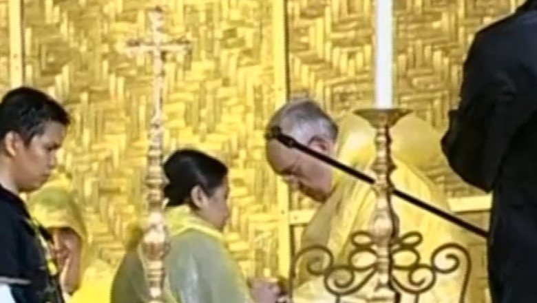 Papa Francisc, alungat de taifun dintr-un oras din Filipine  Imagine