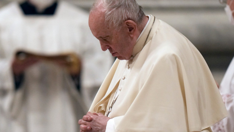 Papa Francisc are o infectie respiratorie si va ramane in spital „cateva zile” pentru tratament Imagine