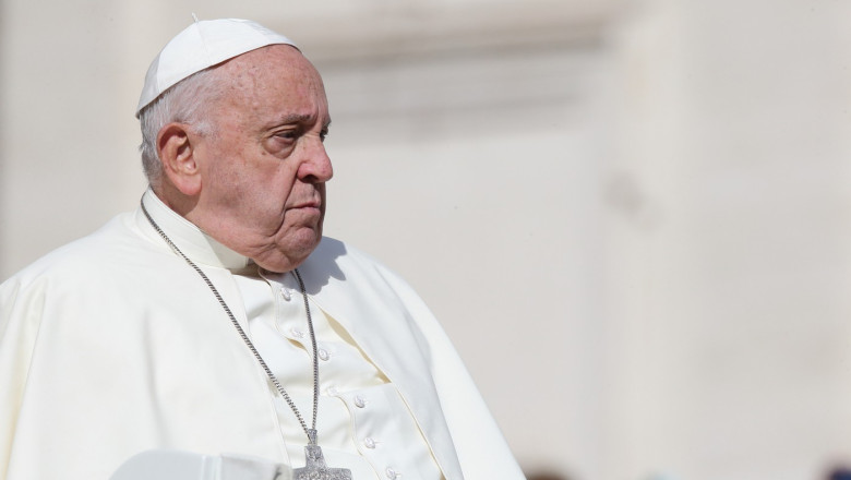 Papa Francisc critica dur bancile italiene: „Cand sectorul financiar ii calca in picioare pe oameni, favorizeaza inegalitatile” Imagine
