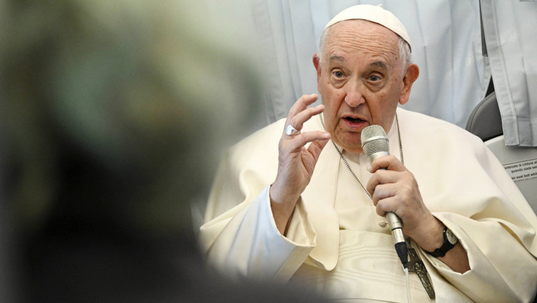 Papa Francisc denunta comertul cu armament: „E groaznic sa castigi bani din moarte” Imagine