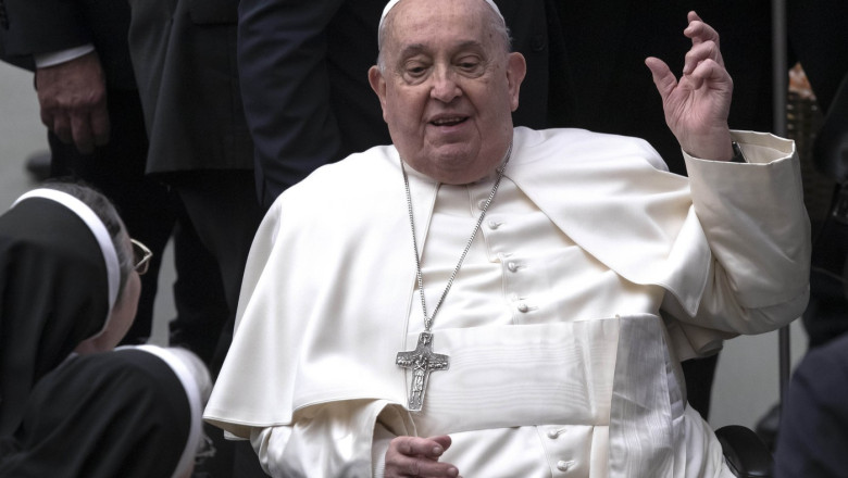 Papa Francisc denunta o epoca marcata „de dezinformare si polarizare”. „Fenomenul ingrijorator este deturnarea programata a atentiei” Imagine