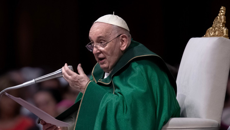 Papa Francisc i-a spus unui tanar transgender ca „Dumnezeu ne iubeste asa cum suntem” Imagine