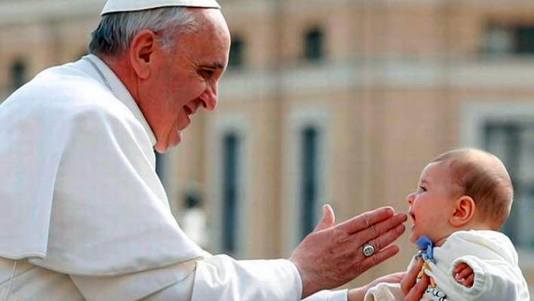 Papa Francisc inaspreste pedepsele pentru abuzurile preotilor impotriva minorilor, dar numai pe teritoriul Vaticanului Imagine