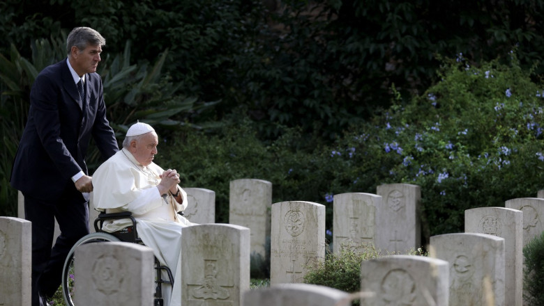 Papa Francisc: Nu exista invingatori reali in niciun razboi Imagine