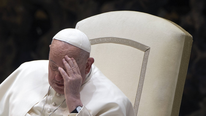 Papa Francisc ramane in stare critica si are o „usoara insuficienta renala”, afirma Vaticanul Imagine