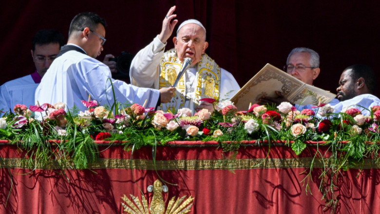 Papa Francisc si-a indreptat mesajul cu ocazia Pastelui catre Ucraina, Rusia, Israel si Palestina. Mii de oameni, prezenti la Vatican Imagine
