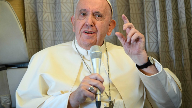 Papa Francisc spune ca furnizarea de arme pentru Ucraina este legitima si morala: „Autoapararea este o expresie a iubirii de patrie” Imagine
