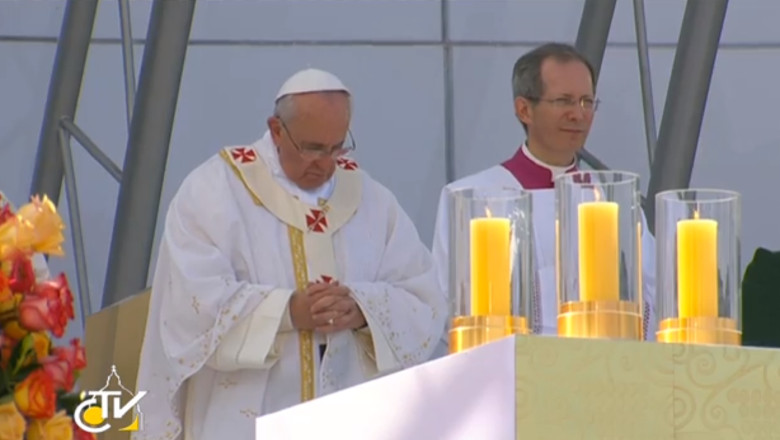 Papa Francisc, ultima slujba in Brazilia, in fata a milioane de credinciosi Imagine