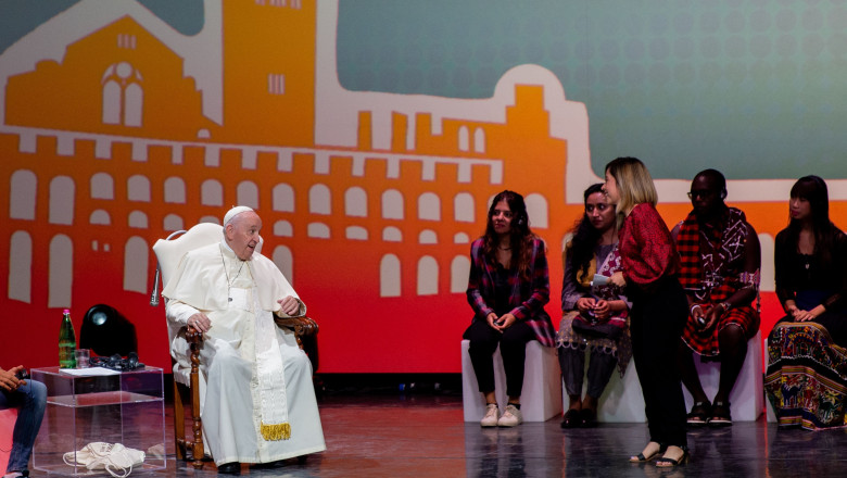 Papa Francisc vorbeste despre avort si pornografie cu tinerii din Generatia Z. „Biserica nu poate sa-si inchida usile in fata nimanui” Imagine