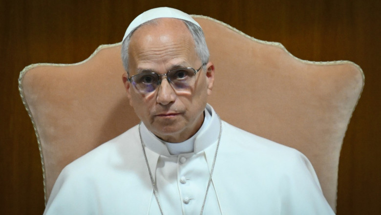 Papa Leon al XIV-lea cere limitarea AI si avertizeaza asupra unui „razboi fara sfarsit” in prima sa mare enciclica