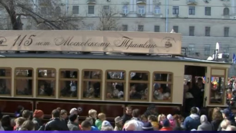 Parada aniversara la Moscova. Tramvaiul tras de cai, din nou in strada  Imagine