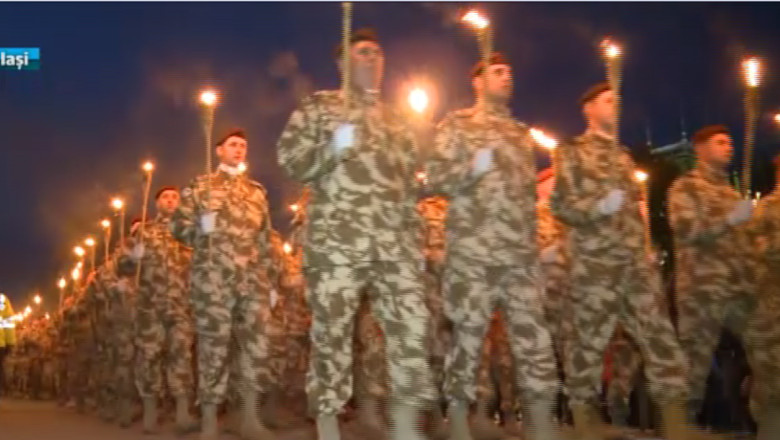 Parada cu torte. Peste 100 de militari au defilat in centrul Iasului Imagine