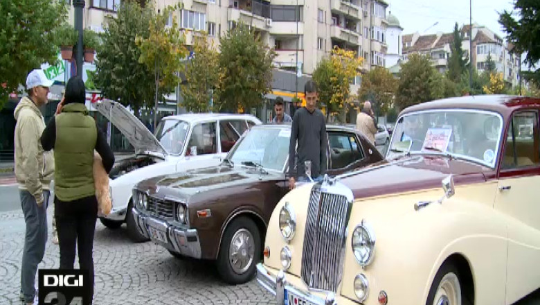 Parada masinilor de epoca la Ramnicu-Valcea Imagine