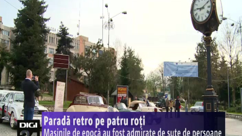 Parada retro pe patru roti la Rm. Valcea. Masinile de epoca au fost admirate de sute de persoane   Imagine