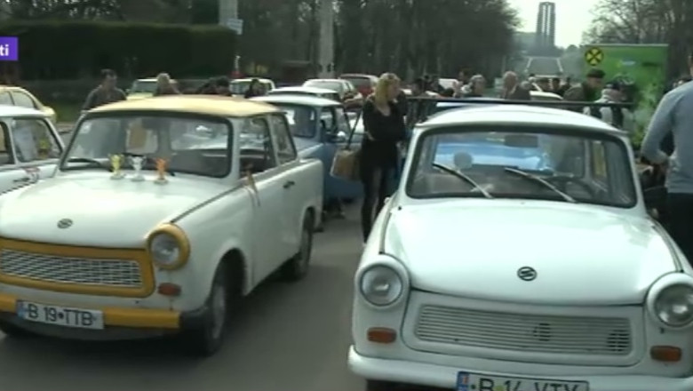 Parada si glume. "Ce lungime are un Trabant? 10 metri cu fum cu tot" Imagine