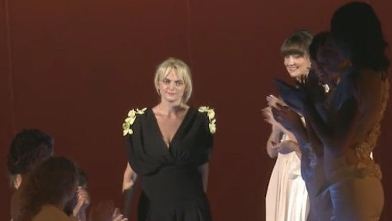 Parada viitorilor designeri vestimentari la Timisoara. Examen de licenta in fata publicului Imagine