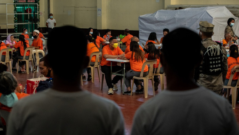 Paradisul detinutilor, in cea mai mare inchisoare din Filipine. Isi pot cumpara orice, de la arme si droguri la cai si pitoni Imagine