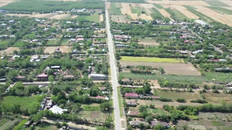 Paradox in satele din tara: Nu exista apa sau canalizare, dar primarii fac statii electrice: „Chelului tichie de margaritar ii trebuie” Imagine