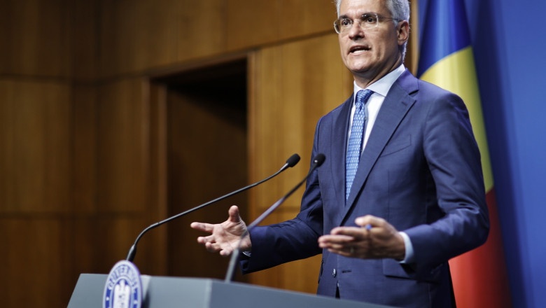 Paradoxul Romaniei, explicat de Pislaru: Tara noastra sta pe un munte de bani europeni, dar incearca sa incheie anul cu deficit de 8,4% Imagine