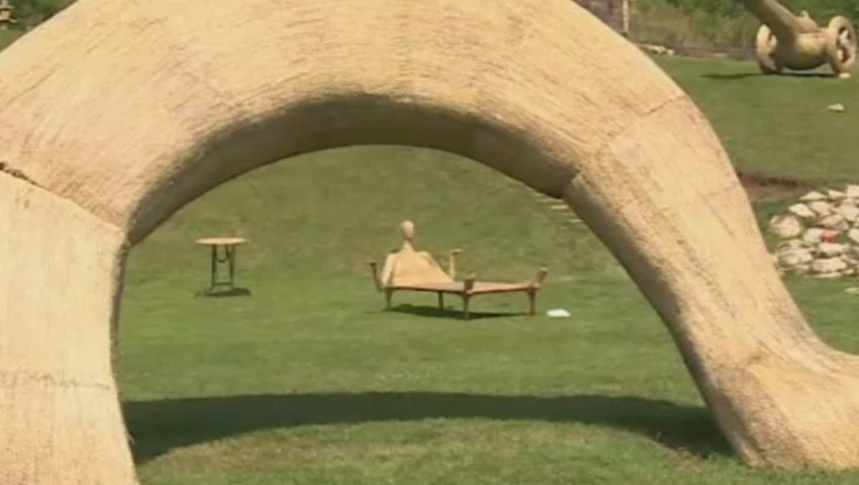 Parc artistic din sculpturi in fan Imagine