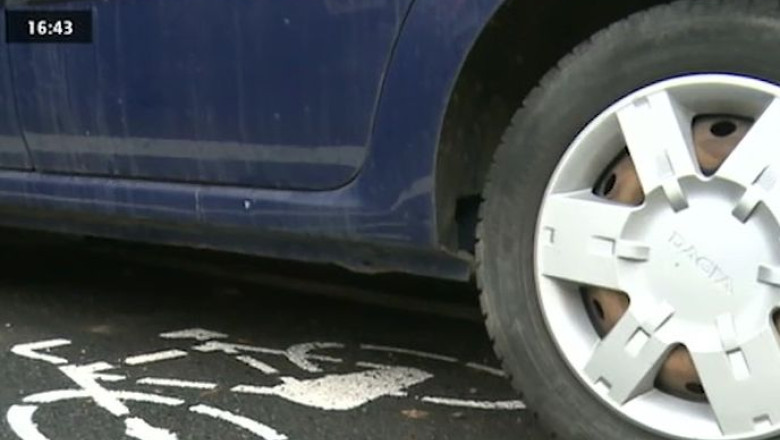 Parcarea pentru biciclete din centrul Timisoarei, "invadata" de masini Imagine