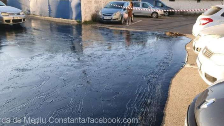 Parcarea unui bloc din Constanta a fost inundata cu pacura Imagine