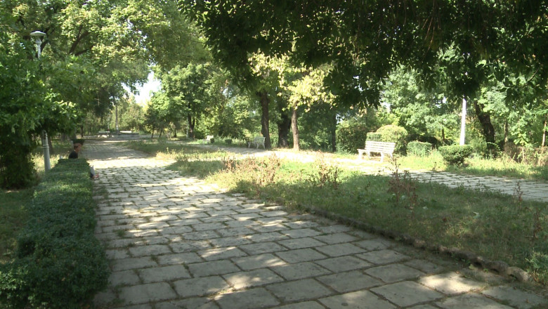 Parcul in care nu creste nicio floare Imagine