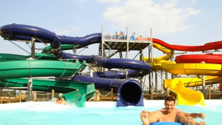 Parcurile acvatice si strandurile, alternative pentru distractia la mare Imagine