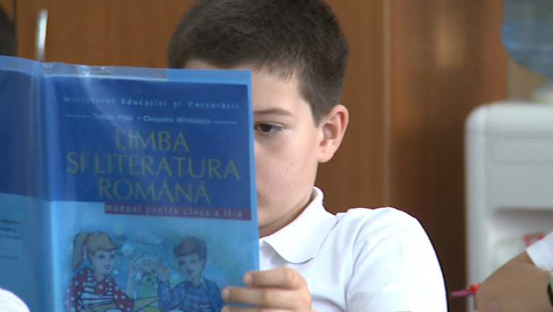 Parintii mai revoltati ca elevii, de lipsa manualelor Imagine