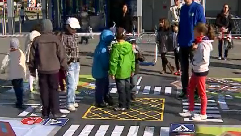 Parintii si copiii din Iasi au luat lectii de educatie rutiera de la politisti Imagine