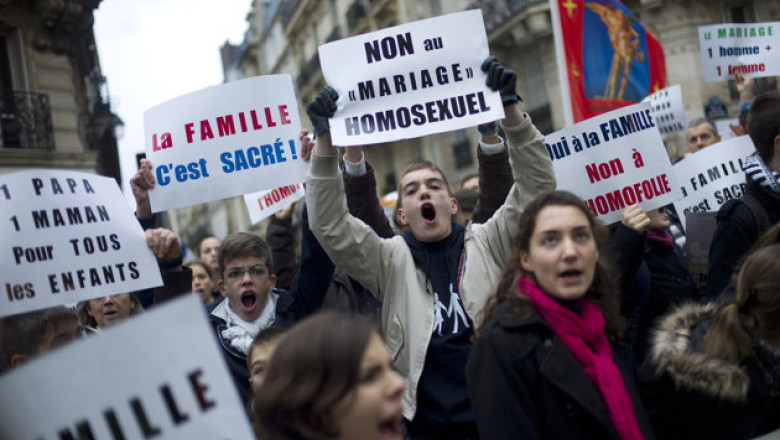 PARIS. Protest violent impotriva casatoriilor gay. Manifestantii au atacat jurnalistii si fortele de ordine Imagine