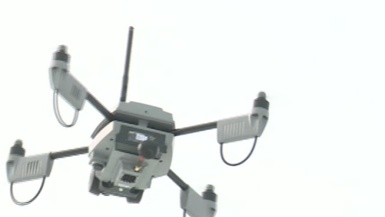 Parisul a fost survolat de 12 drone Imagine