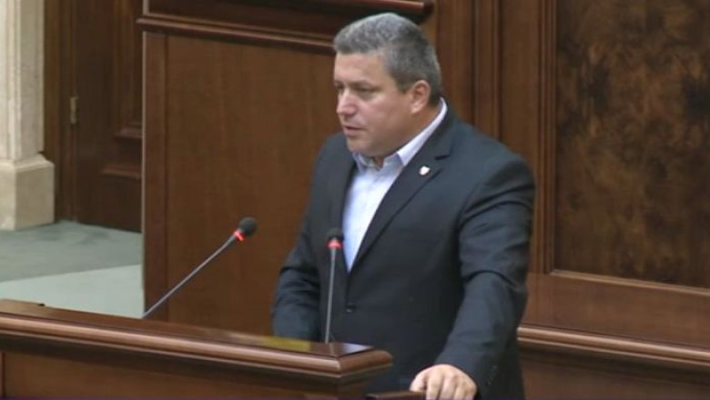 Parlamentarii se intrec in initiative care ii vizeaza pe pensionari si angajatii de la stat Imagine