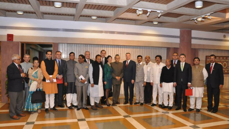 Parlamentarii vor fi in deplasare 431 de zile in noul an  Imagine