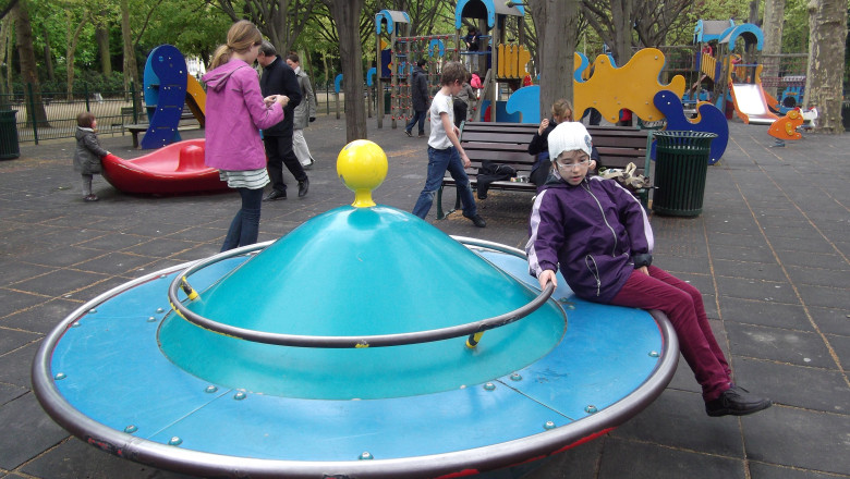 Parlamentarii vor marirea alocatiilor pentru copii cu 1,9 lei. Guvernul refuza: Nu sunt bani Imagine