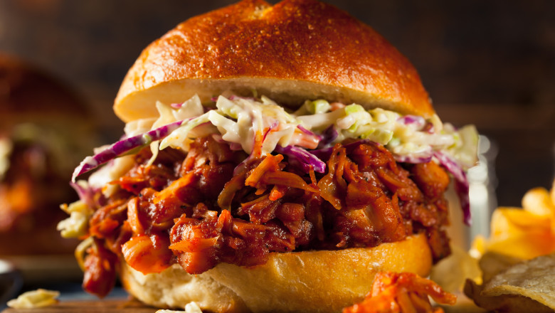 Parlamentul European interzice folosirea denumirilor de „hamburger”, „steak” sau „carnati” in cazul produselor vegetariene Imagine