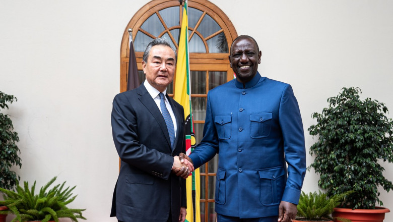 Parlamentul Kenyei interzice costumele africane Kaunda. Presedintele William Ruto le poarta la intalniri oficiale Imagine