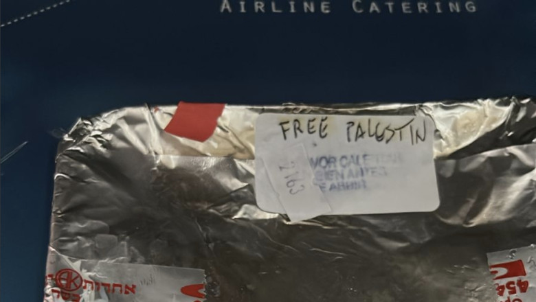 Pasagerii evrei ai unui zbor Iberia s-au trezit cu sloganul „Free Palestine!” in tava cu mancare cuser Imagine