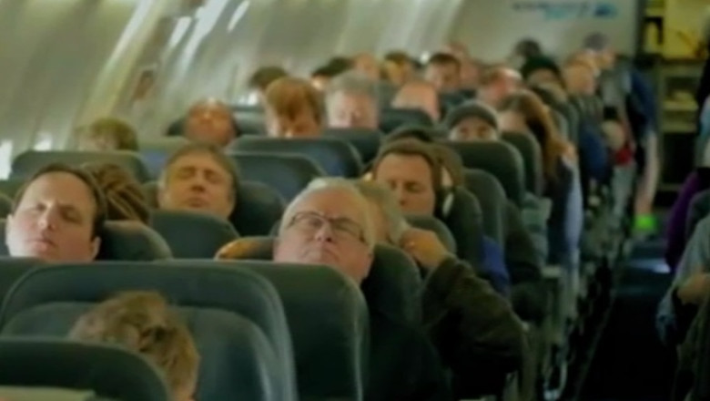 Pasagerii unei curse canadiene au fost intrebati ce-si doresc de Craciun. La sosire au primit cadourile Imagine