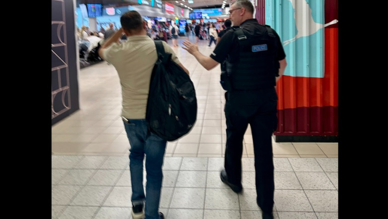 Pasagerul unei curse aeriene Londra Luton - Bacau, dat jos din avion dupa ce a furat ochelari de soare din duty free