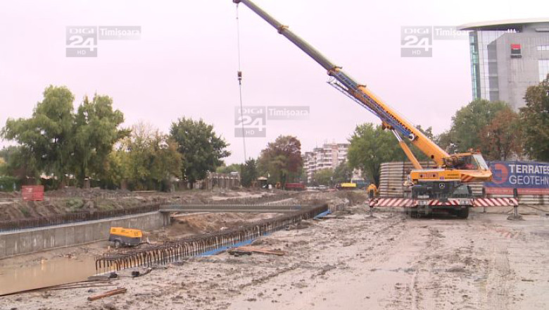 Pasajul Michelangelo prinde contur: se monteaza grinzile. Autoritatile vor sa redeschida circulatia in noiembrie Imagine