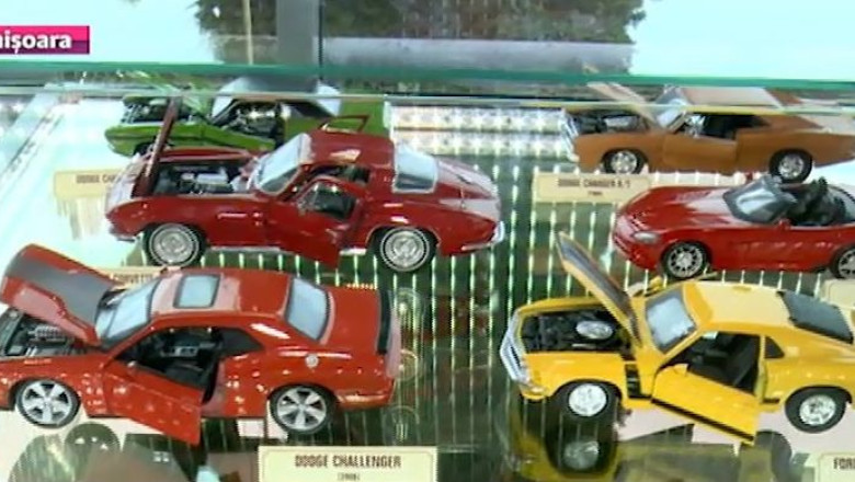 Pasiune... de colectie. Un student din Timisoara detine o colectie de miniaturi auto de 180 exemplare Imagine
