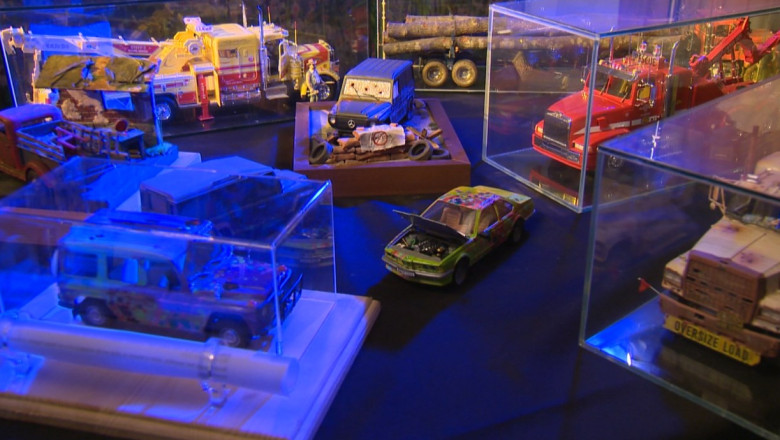 Pasiune mare pentru obiecte mici. Un barbat din Iasi construieste de 20 de ani machete de masini Imagine